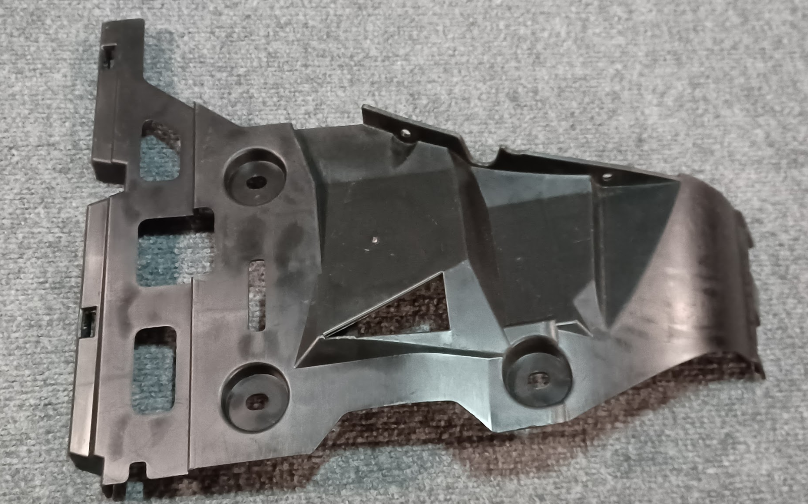 Mercedes-Benz Rear Right Bumper Bracket - A 203 885 02 14 - Fits MBZ C-Class