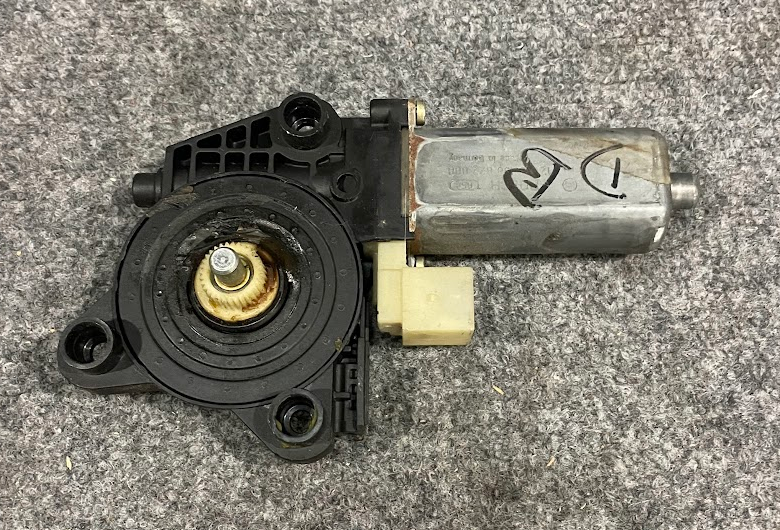 Mercedes-Benz Left Window Electric Motor - 203-820-29-42 - Fits MBZ C230 & More