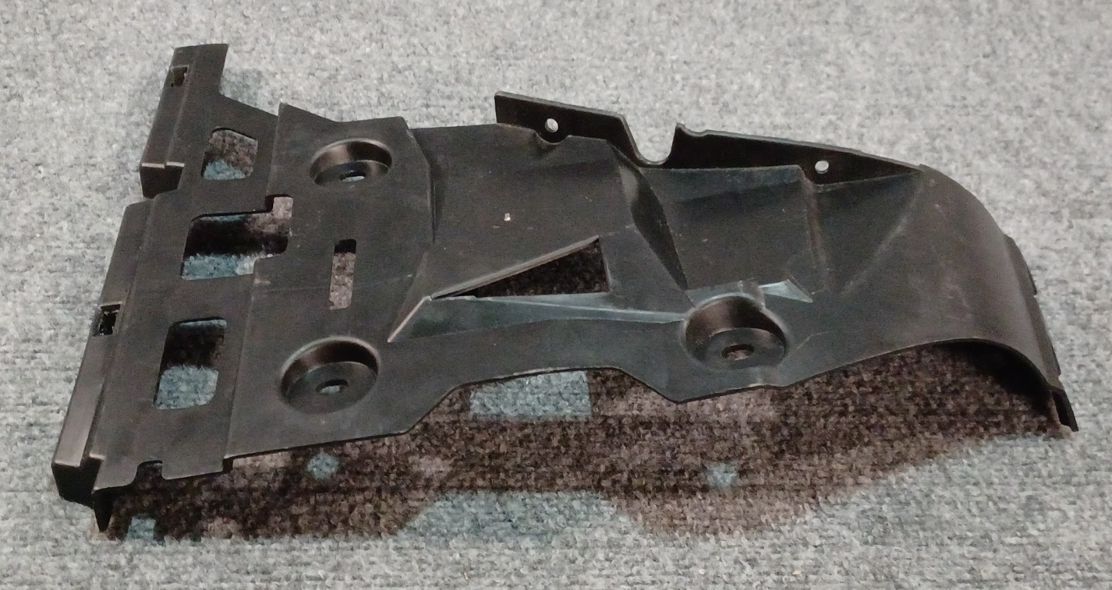 Mercedes-Benz Rear Right Bumper Bracket - A 203 885 02 14 - Fits MBZ C-Class