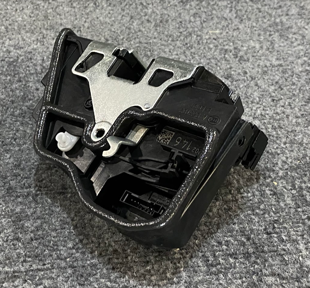 BMW Front Right Door Lock Actuator - 51-21-7-202-146 - Fits BMW 7 Series & More