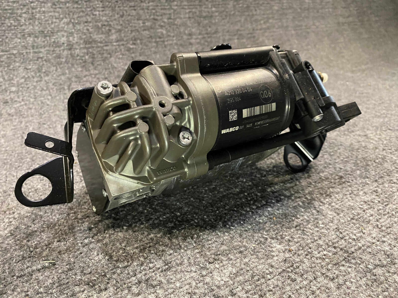 Mercedes-Benz Air Susp Compressor Unit - A 212-320-04-04 -Fits MBZ E250 & Others