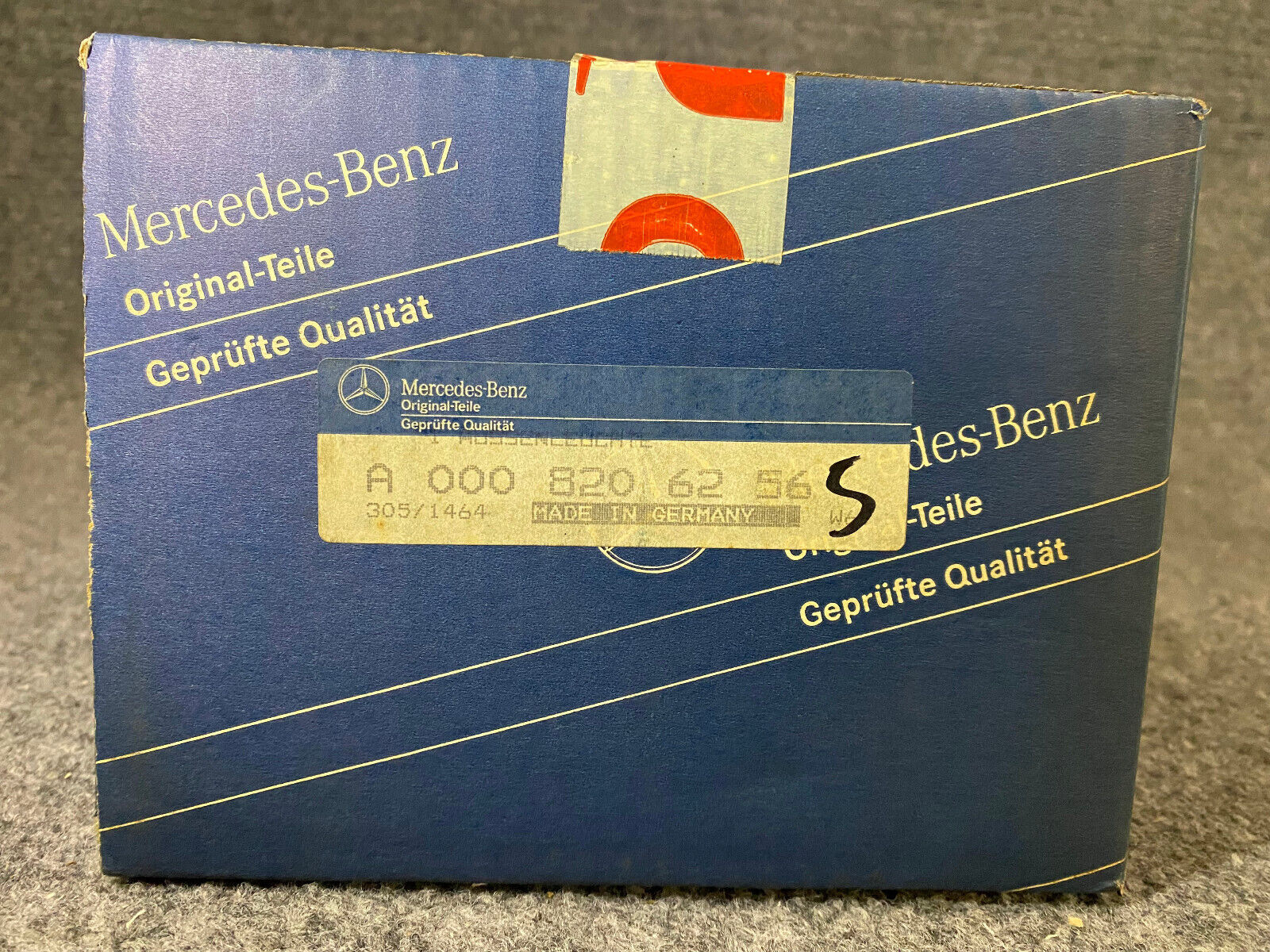 Hella Front Fog Lamp - 1N6 002 659-03 / A 000 820 62 56 - Fits MBZ O305 1968-73