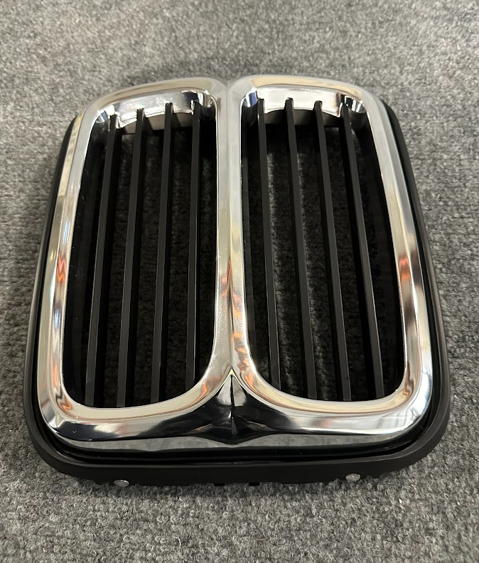 BMW Grille Center - 51-13-1-848-104 / 1848-104 -Fits BMW 528i & 530i 1975-1981