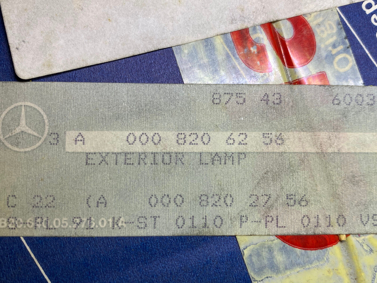 Hella Front Fog Lamp - 1N6 002 659-03 / A 000 820 62 56 - Fits MBZ O305 1968-73