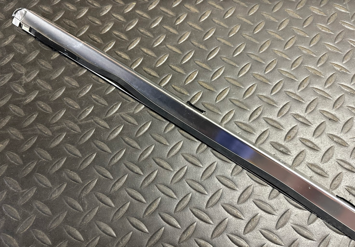 Mercedes-Benz Right Reveal Molding - A 126 670 34 22 - For MBZ 560SEC & 500SEC
