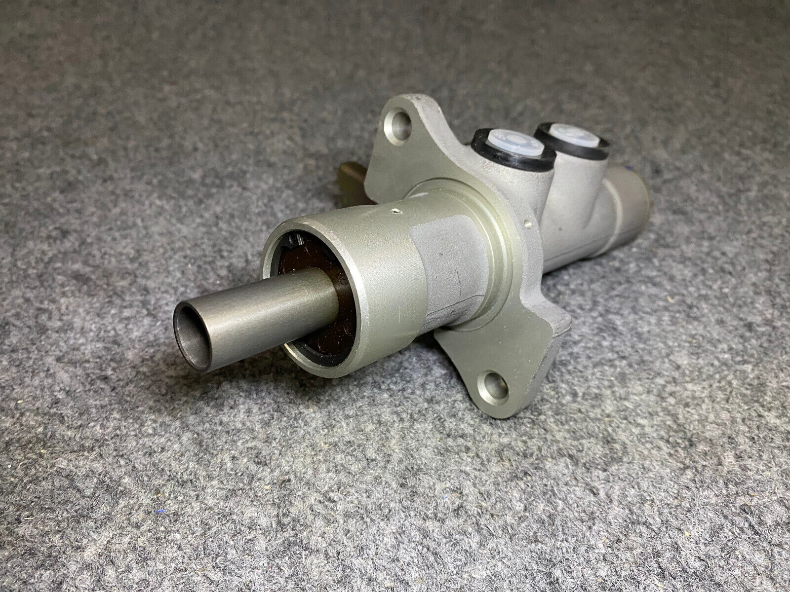 Mercedes-Benz Brake Master Cylinder - A0054305501 - Fits MBZ 400SE & Others