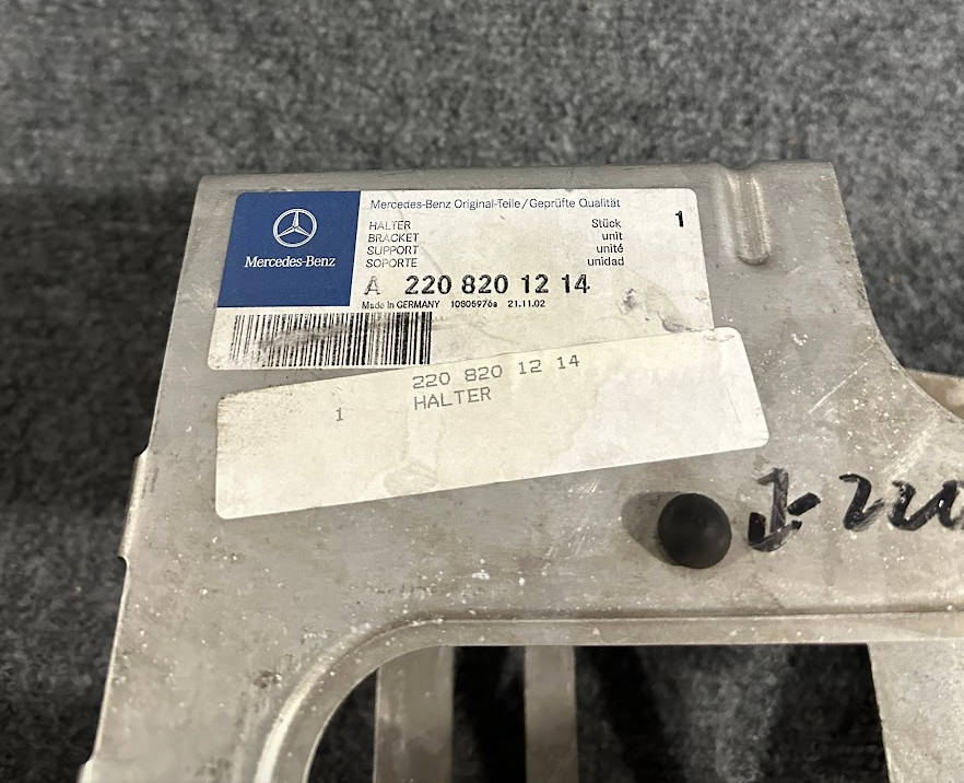 Mercedes-Benz Amplifier Bracket - A 220 820 12 14 - Fits MBZ S-Class 2000-2006