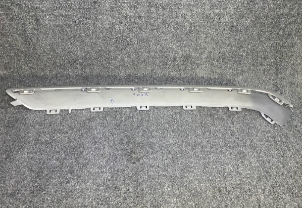 Mercedes-Benz Bumper Right Outer Cover - A 210 885 30 21 - MBZ E320 & More