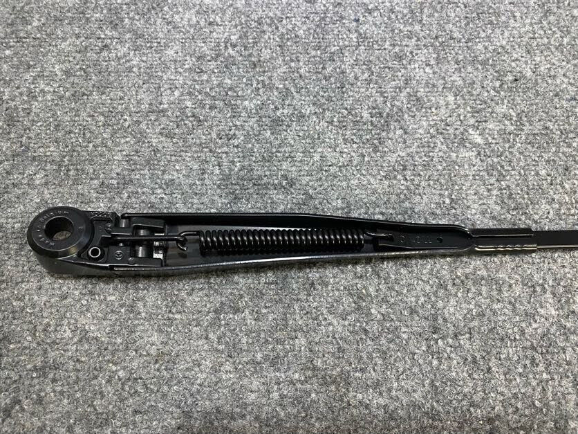 Mercedes-Benz RH Wiper Arm - 140-820-34-44 - Fits MBZ 300SD / S500 & Others