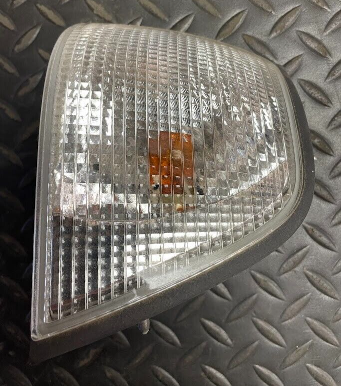 ULO Front LH Turn Signal Light - 82 19 9 403 095 - For BMW 328i, M3, 318i & More