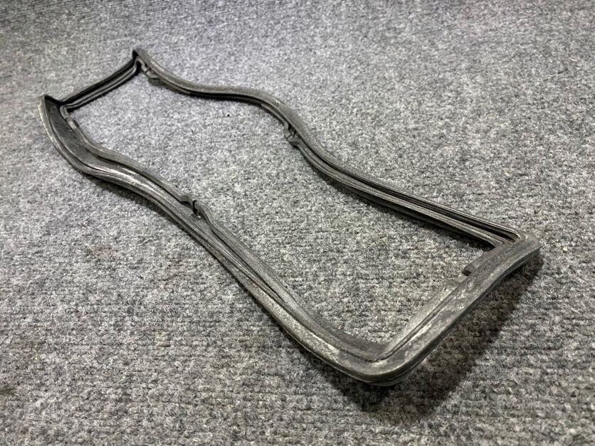Mercedes-Benz LH Lens Weatherstrip Seal - 107-826-01-58 - Fits MBZ 380SL & 560SL