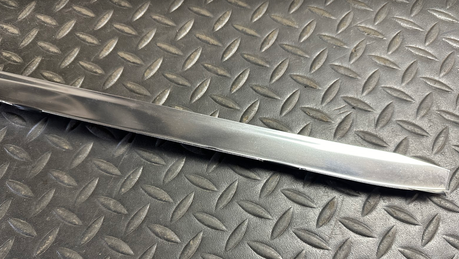 Mercedes-Benz Right Reveal Molding - A 126 670 34 22 - For MBZ 560SEC & 500SEC