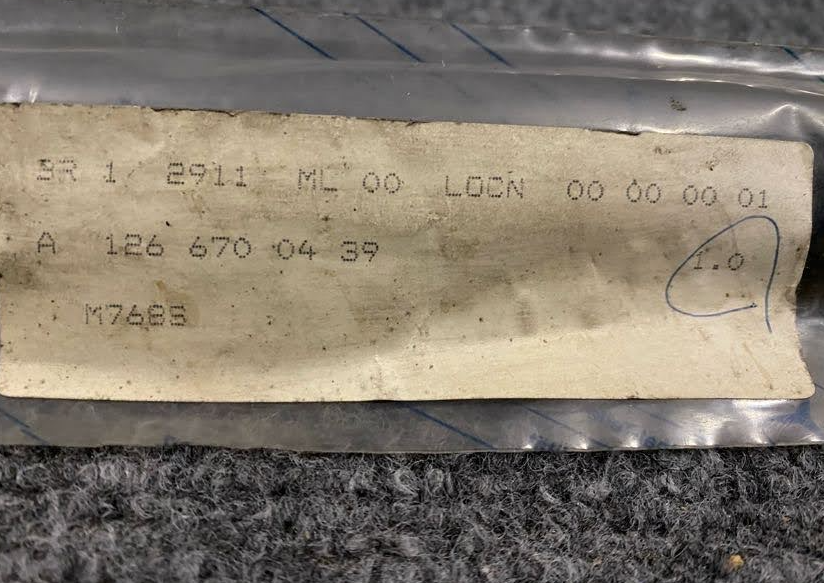 Mercedes-Benz Back Glass/Rear Window Seal - A 126 670 04 39 - Fits MBZ 560SEC