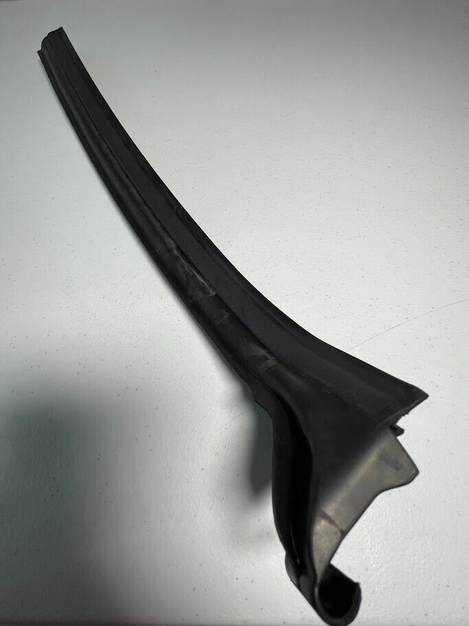 BMW Central Partition Panel LH Seal - 203-628-01-98 - For CLK350, CLK550 & More