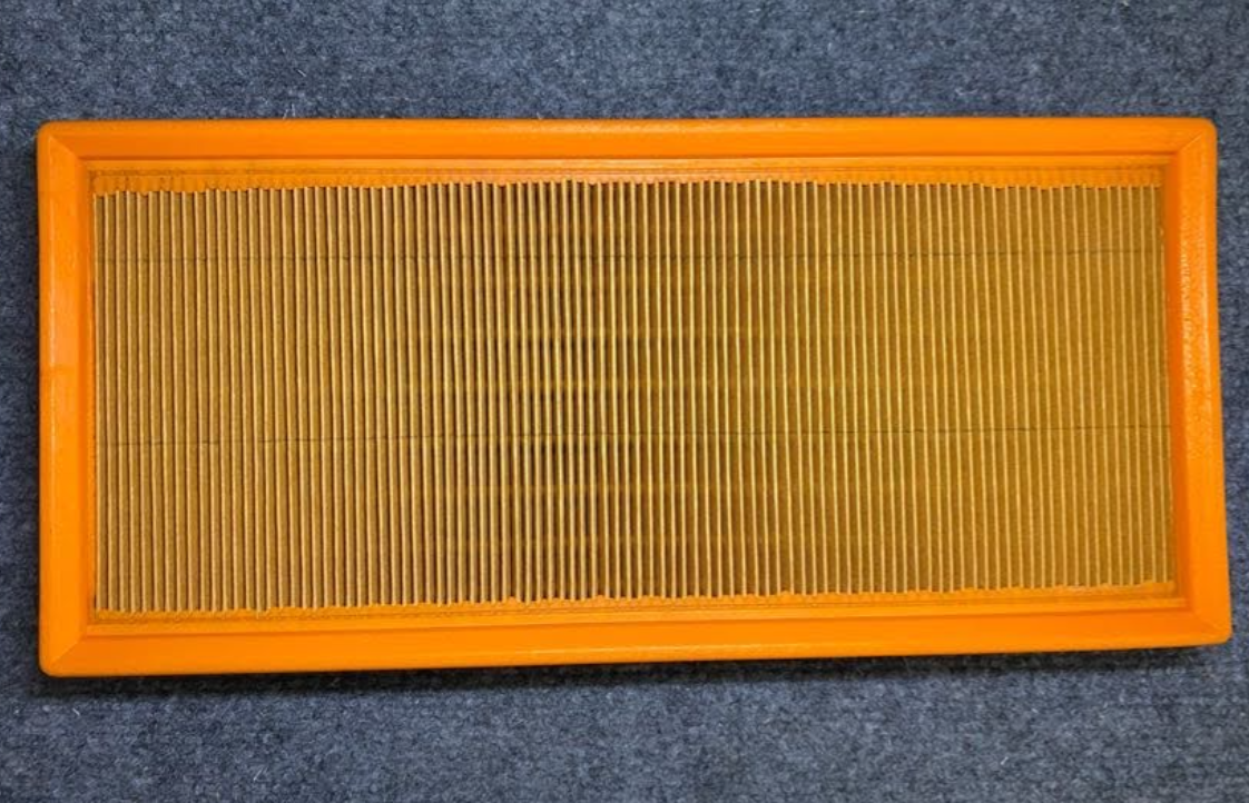 Hengst Air Filter - E215L / 13 72 1 726 916 - For BMW 525i, M5, 525iT 91-95