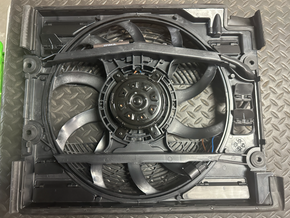 BMW A/C Condenser Fan Assembly - 64 54 8 380 780 - For BMW 528i, 540i & More