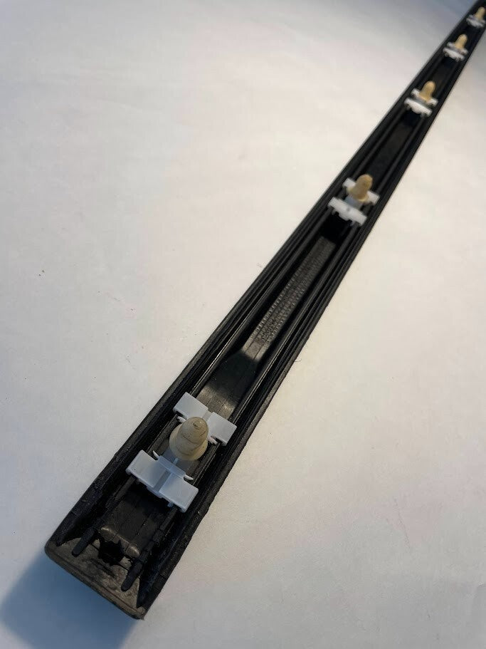 BMW Front Door RH Molding - 51-13-1-977-274 - For BMW 323i, 323is, 328i & More