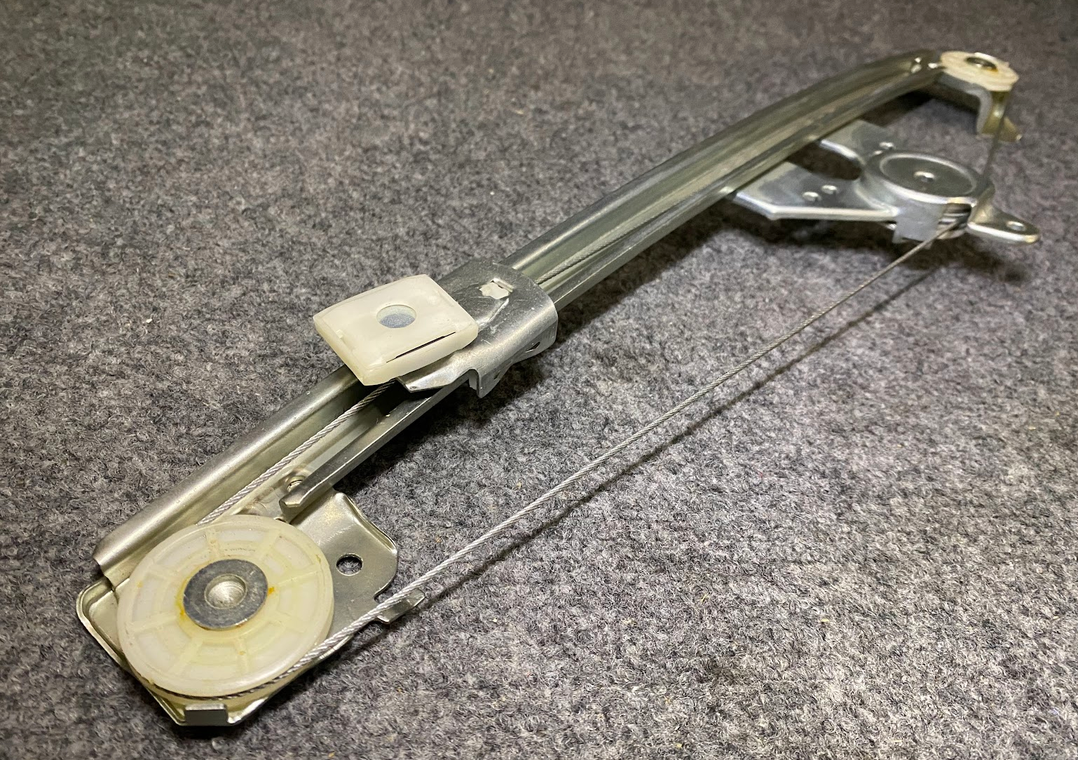 Rear Left Power Window Regulator - 202-730-13-46 - For MBZ C230 / C280 & C36 AMG