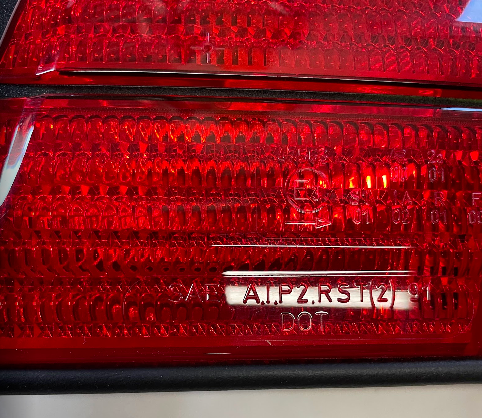 ULO Right Tail Light Assy - 63-21-8-353-270 - For BMW 318i & 318is 1994-1997