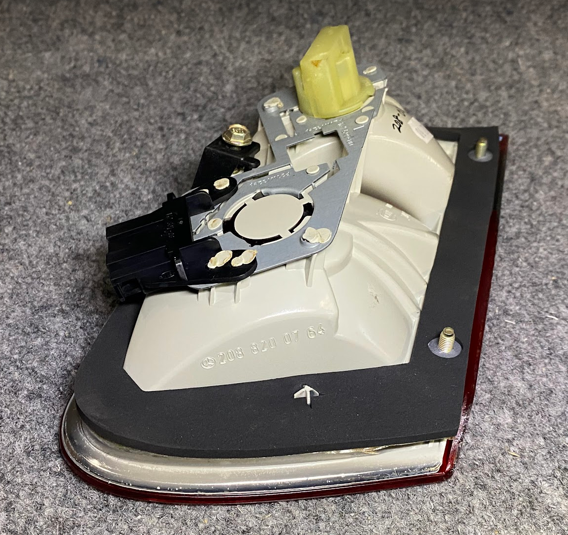 Mercedes-Benz Left Tail Lamp Assembly - 208-820-07-64 -MBZ CLK320, CLK430 & More