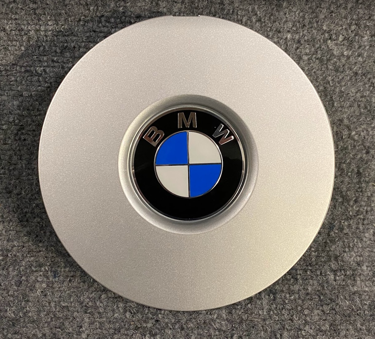 BMW Set of 4 Wheel Hub Caps - 36-13-6-768-641 - Fits BMW 5 & 7 Series 1988-1995
