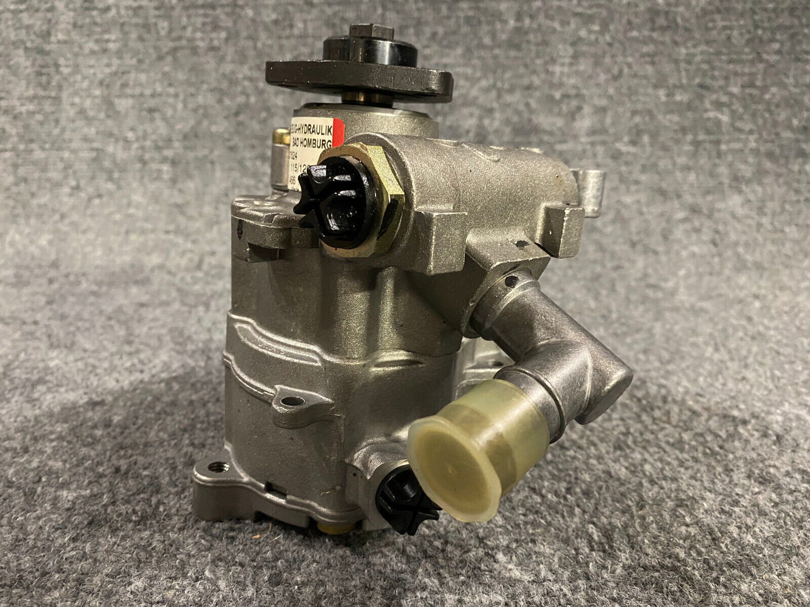 Mercedes-Benz Hydraulic Pump - A0024661901 - Fits MBZ E300 1996 - 1999