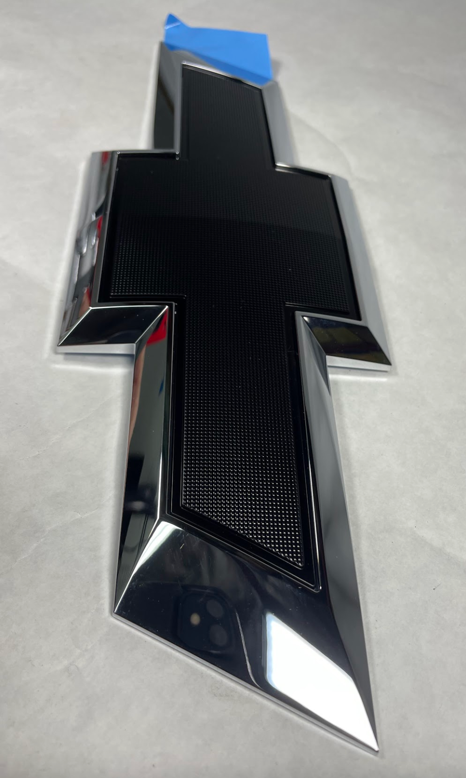 GM Front Bowtie Logo Emblem Set - 84434788 - For Silverado 1500, 1500 LTD & More