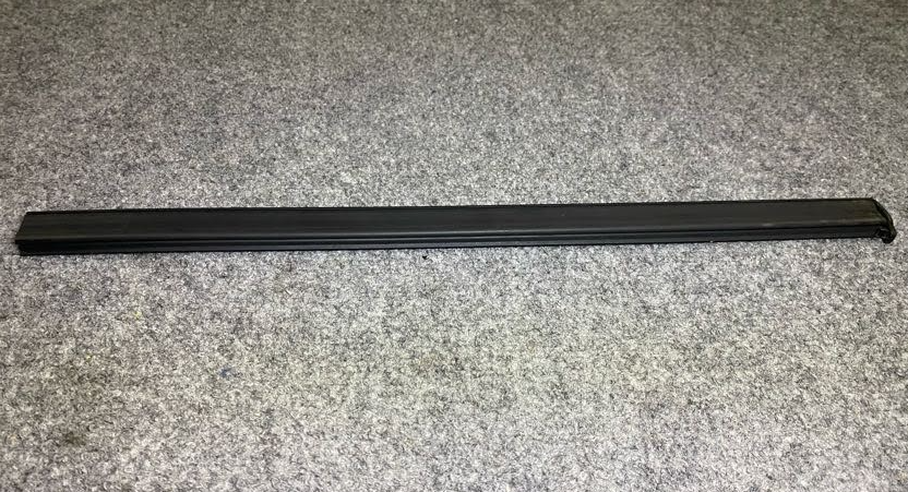 Mercedes-Benz Back Glass/Rear Window Seal - A 126 670 04 39 - Fits MBZ 560SEC