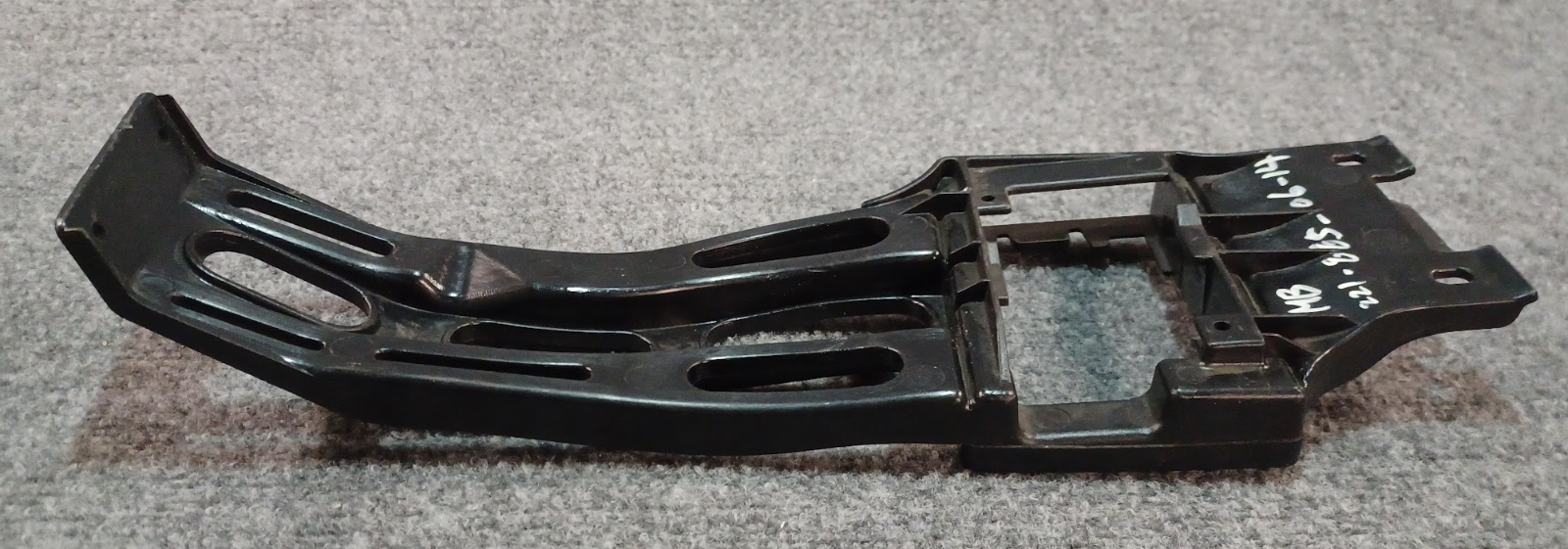 Mercedes-Benz Rear Bumper Right Bracket - A 221 885 06 14 - Fits MBZ S-Class