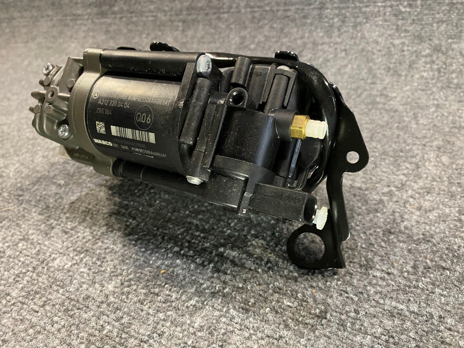 Mercedes-Benz Air Susp Compressor Unit - A 212-320-04-04 -Fits MBZ E250 & Others