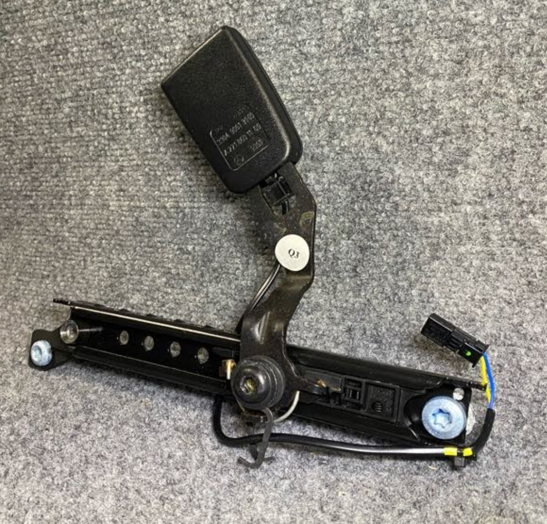 Mercedes-Benz Left Buckle - 221-860-11-69-9051 - For MBZ S350, S550, S600 & More