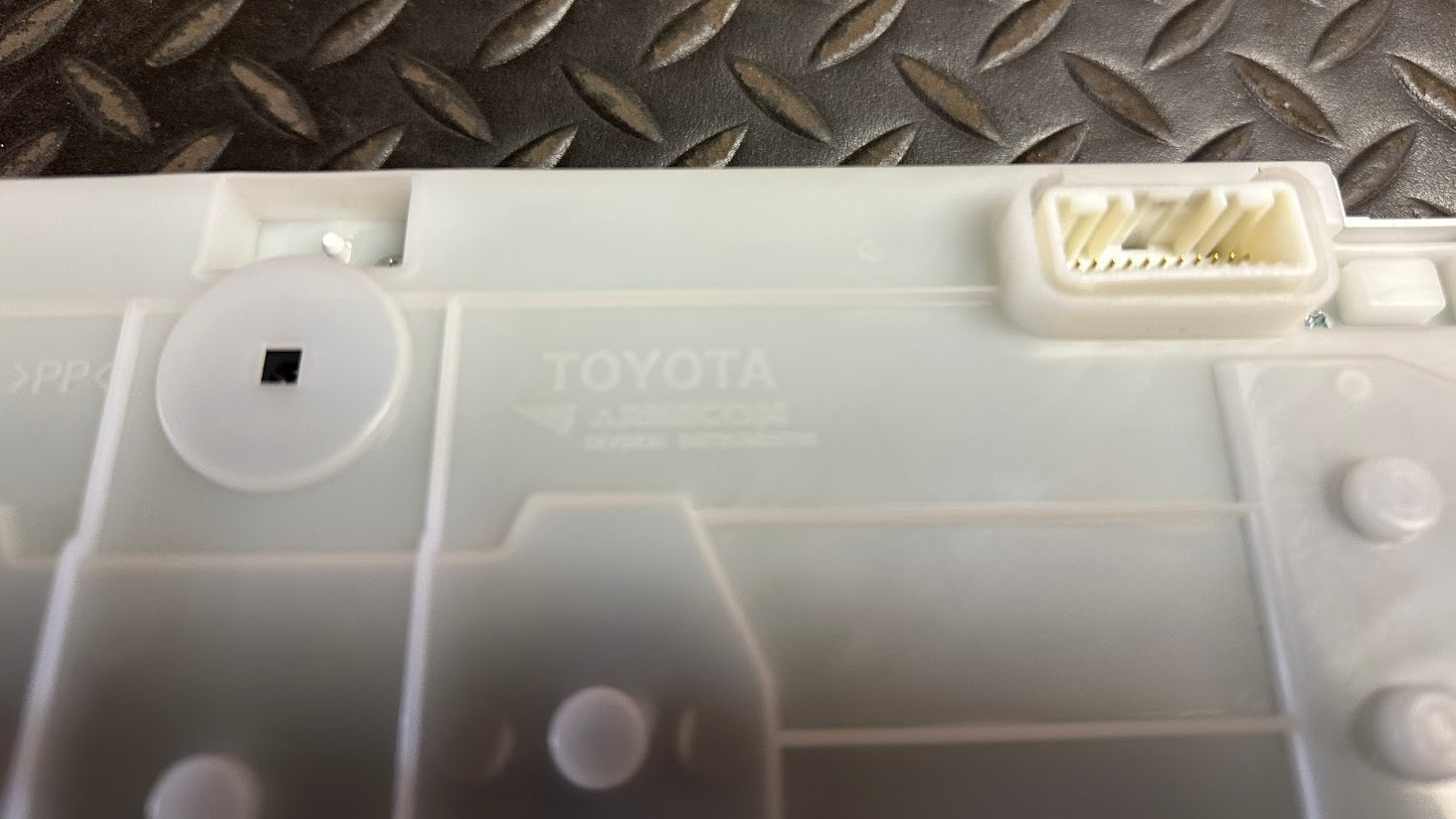 Toyota Instrument Cluster Assy - 83800-0C420-RP - For TY Sequoia 2004-2006