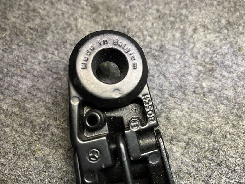 Mercedes-Benz RH Wiper Arm - 140-820-34-44 - Fits MBZ 300SD / S500 & Others