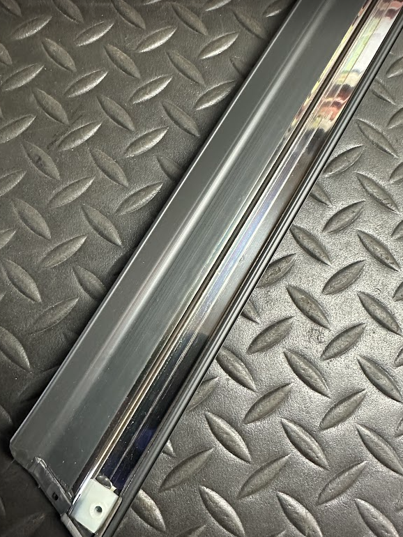 Mercedes-Benz RH Door Molding - 201 690 28 62 - For Mercedes 190E & 190D 84-86