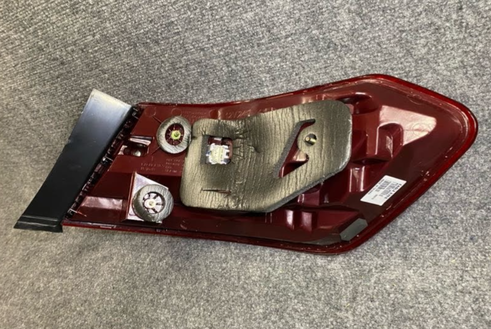 Eagle Eyes Tail Light Assembly - BZ163-B000L -For Mercedes-Benz E63 AMG S & More
