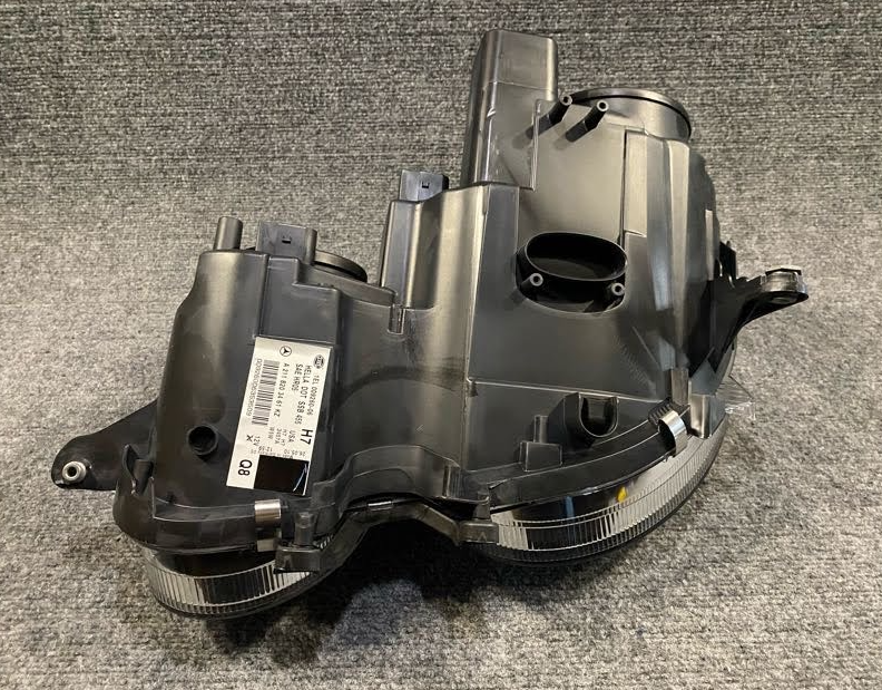 Mercedes-Benz Headlight Assembly RH - A 211 820 34 61 - Fits MBZ E63AMG & More