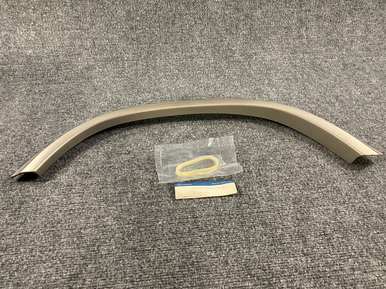 Mercedes-Benz LH Front Wheel Opening Trim - 2016901540 - Fits MB 190E & 190D