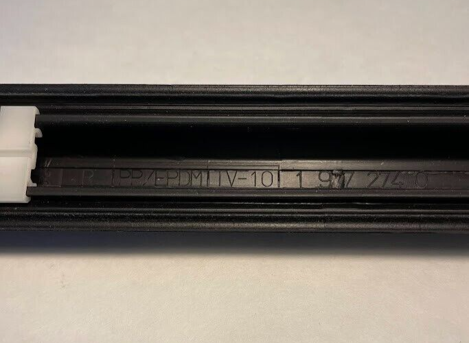 BMW Front Door RH Molding - 51-13-1-977-274 - For BMW 323i, 323is, 328i & More