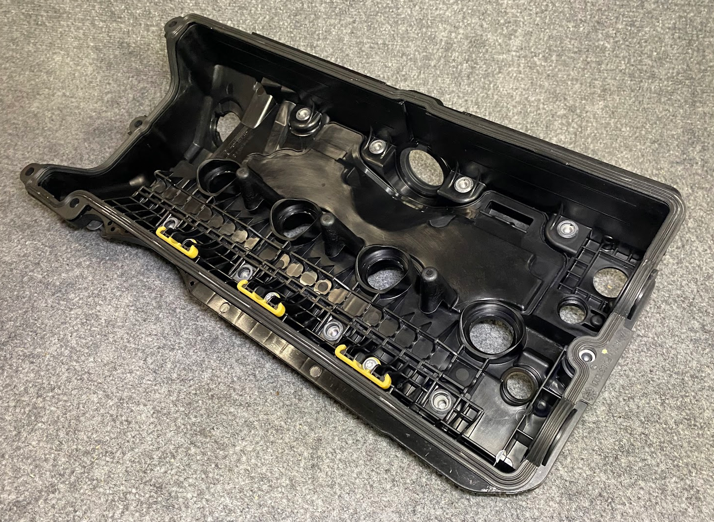 BMW RH Cylinder Head Cover - 11-12-7-563-474 - BMW 550i, 650i, X5, 750Li & More