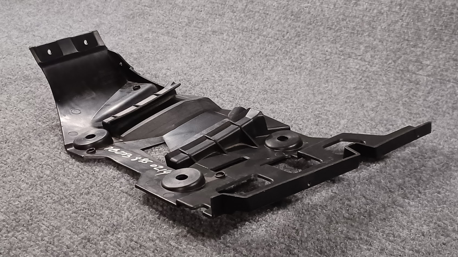 Mercedes-Benz Rear Right Bumper Bracket - A 203 885 02 14 - Fits MBZ C-Class