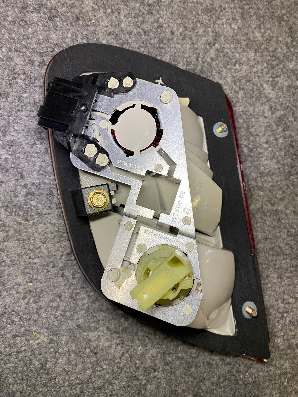 Mercedes-Benz RH Tail Lamp Assy - A2088201264 - MBZ CLK320 / CLK430 & CLK55 AMG