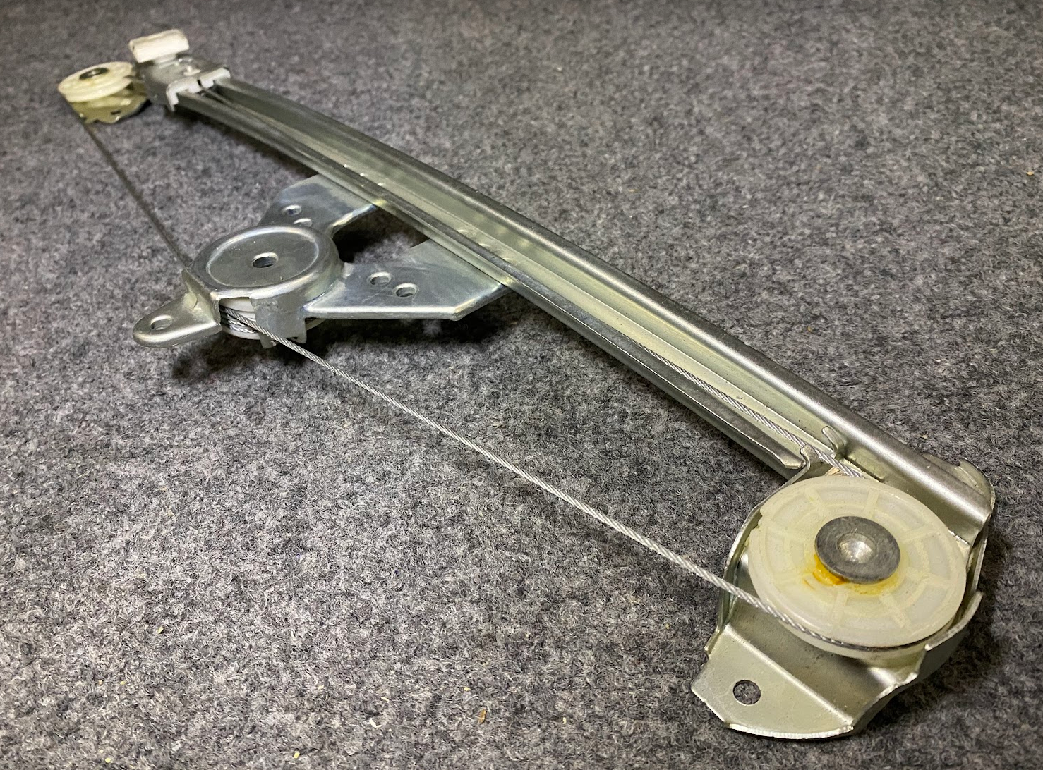 Rear Left Power Window Regulator - 202-730-13-46 - For MBZ C230 / C280 & C36 AMG