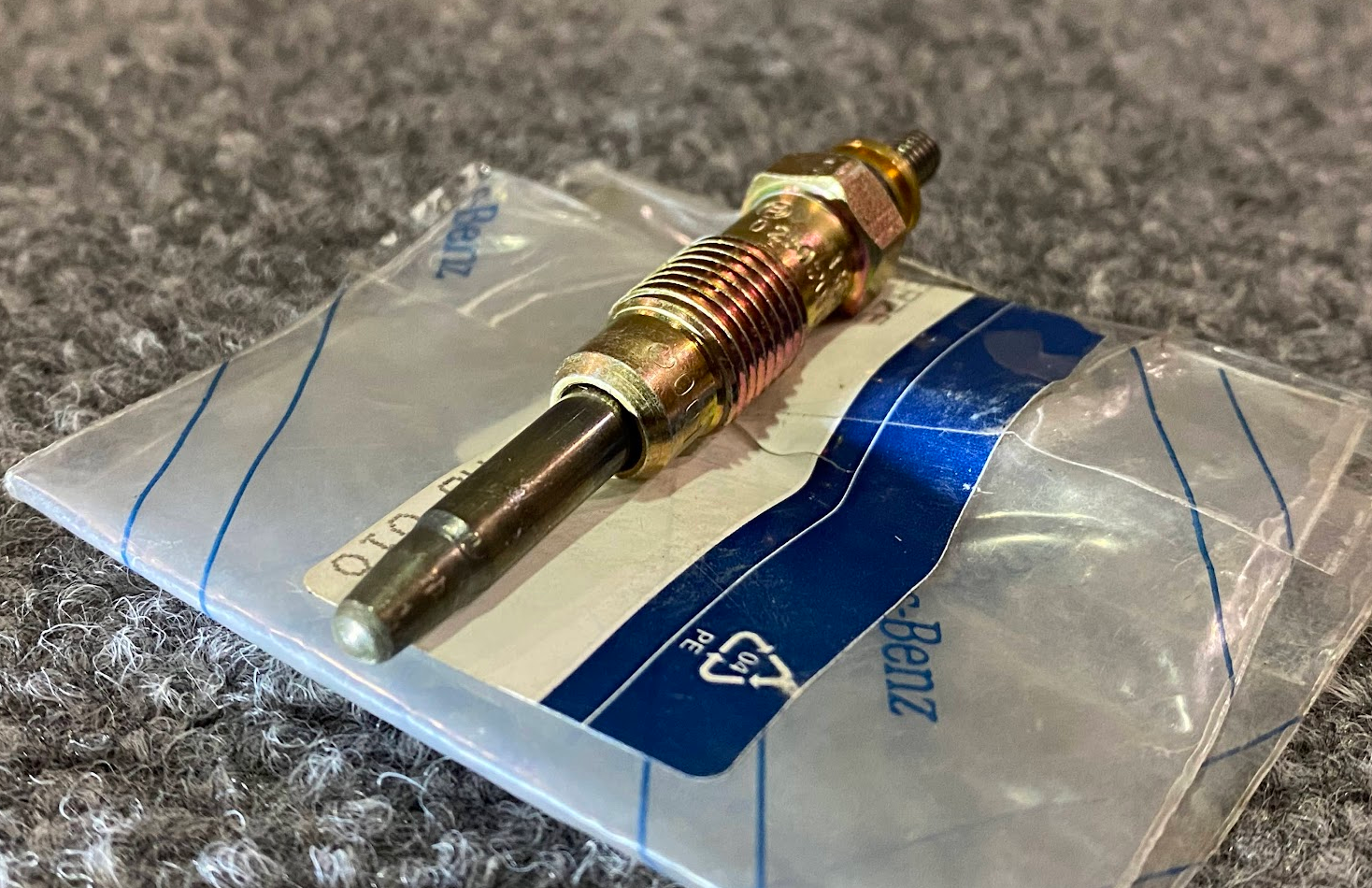 Mercedes-Benz Glow Plug - A 001 159 22 01 - Fits MBZ 300SDL, 300CD & More