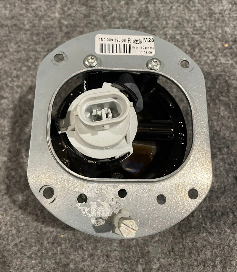 Hella Right Fog Light Assy - 1N0 009 295-08 - For Mercedes-Benz ML350 & More