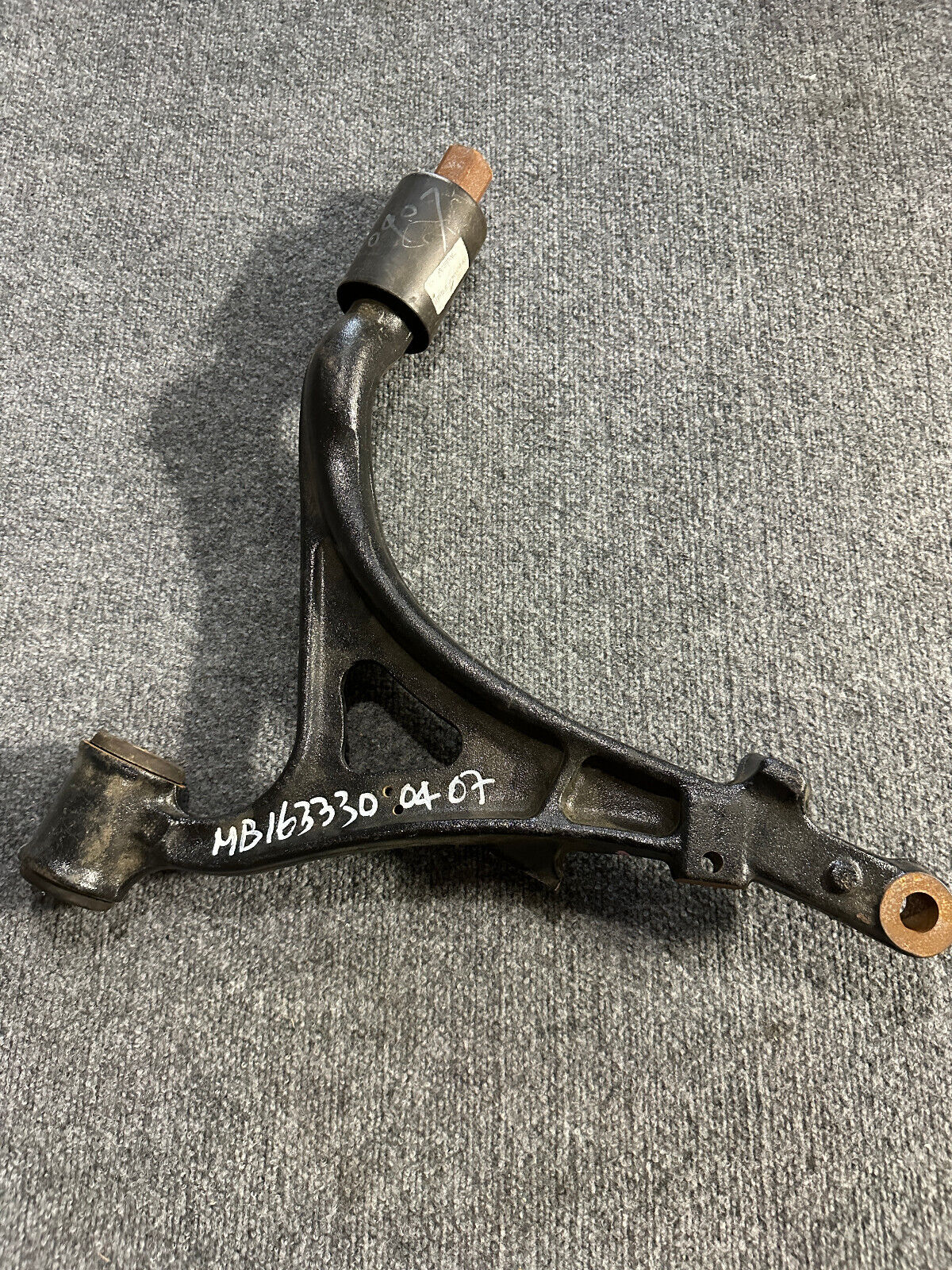 Front Left Lower Suspension Control Arm - 163-330-04-07 - Fits MBZ ML320 & Other