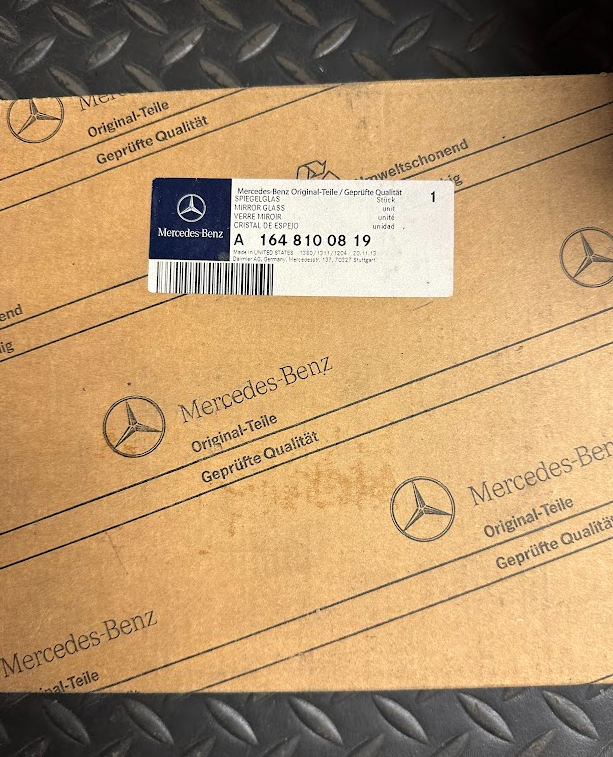 Mercedes-Benz RH Door Mirror Glass - 164 810 08 19 - For MBZ GL450, ML320 & More