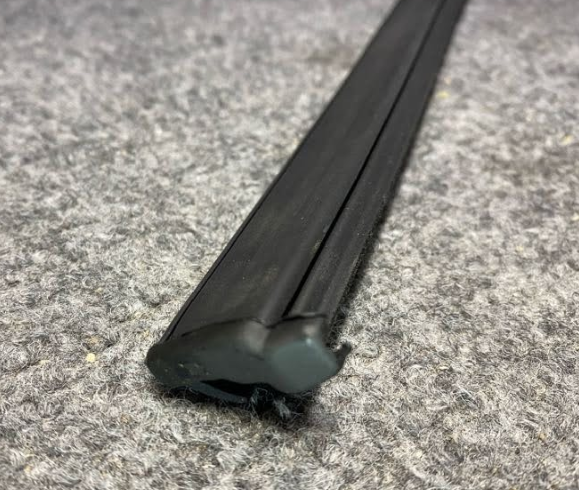 Mercedes-Benz LH Outer Window Frame - A 126 670 03 39 - Fits MBZ 560SEC 86-91