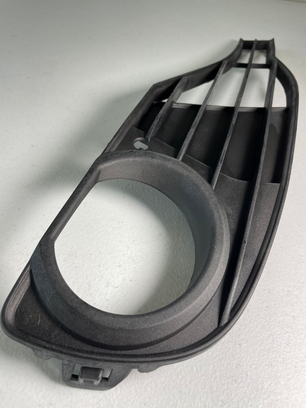 BMW Front RH Fog Lamp Bezel - 51-11-7-255-370 - For BMW 320i, 328i & Others