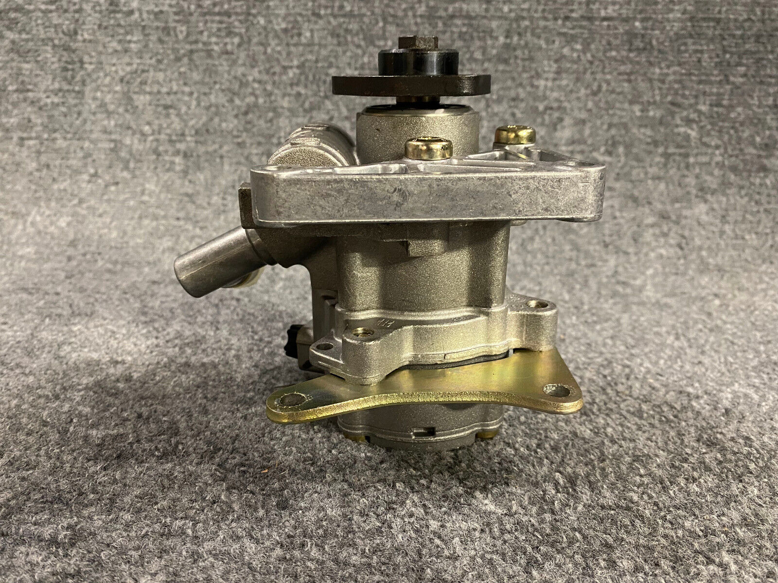 Mercedes-Benz Hydraulic Pump - A0024661901 - Fits MBZ E300 1996 - 1999