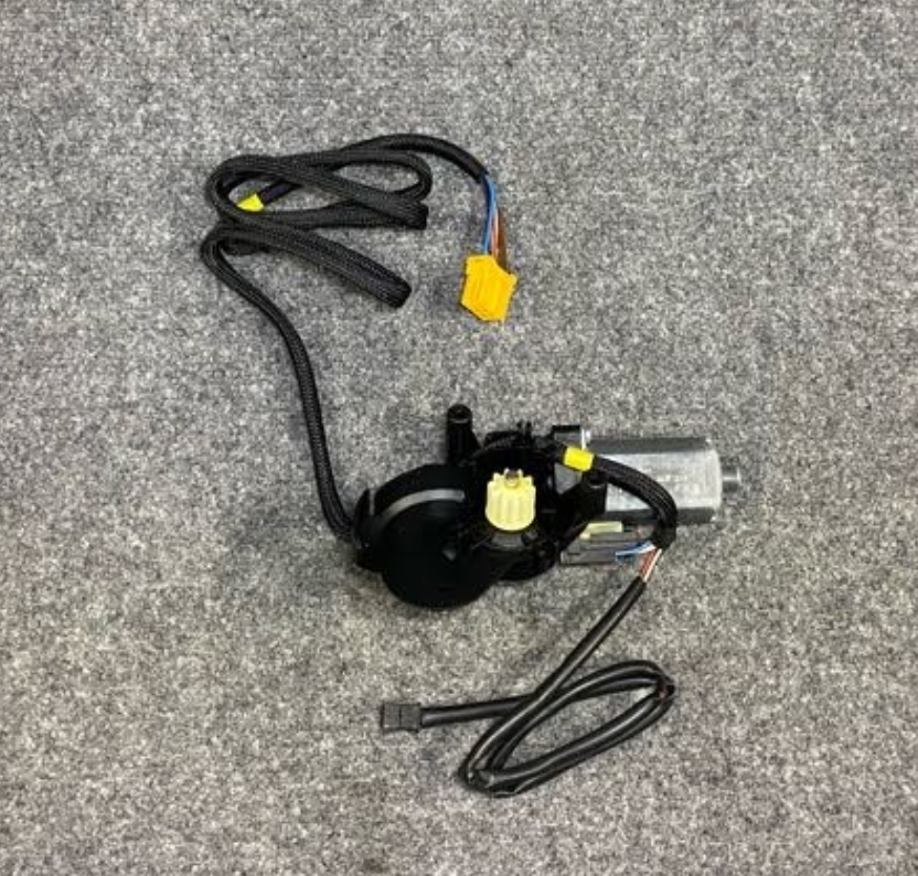 Mercedes-Benz Front Right Seat Motor - A 203 820 14 42 - Fits MBZ CLK & E Class